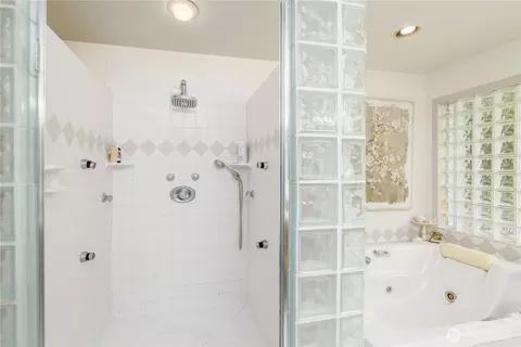 Bath - 113 Fairway Pl, Sequim, WA 98382 photo 4 of 6