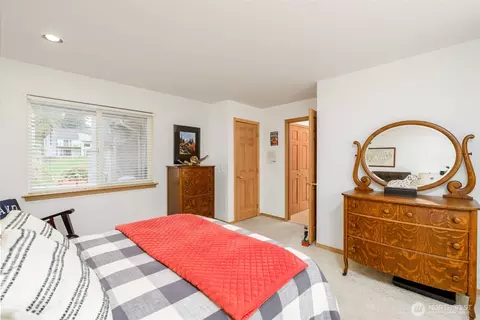 Bedroom - 113 Fairway Pl, Sequim, WA 98382 photo 2 of 4
