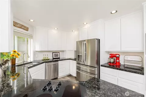 Kitchen - 113 Fairway Pl, Sequim, WA 98382 photo 4 of 6
