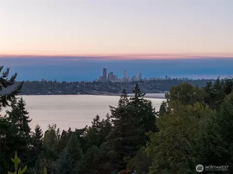 6950 SE Maker St, Mercer Island, WA 98040