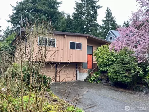 3710 NE 192nd St, Lake Forest Park, WA 98155