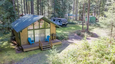 61 N Hamma Hamma Dr W, Hoodsport, WA 98548