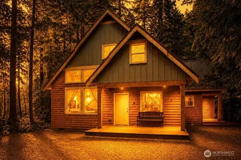 21012 Pinnacle Rd, Glacier, WA 98244