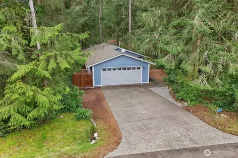 11222 Country Club Pl, Anderson Island, WA 98303