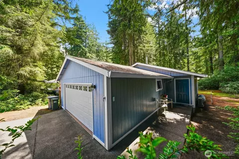 11222 Country Club Pl, Anderson Island, WA 98303