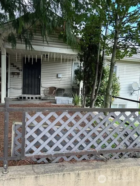 2816 SW Dakota St, Seattle, WA 98126