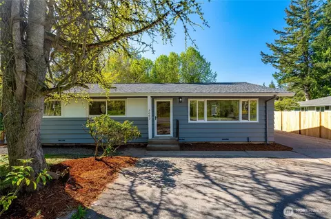 3002 Lakeway Dr, Bellingham, WA 98229