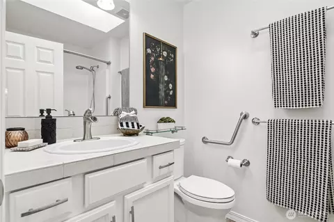 Bath - 24124 40th Ave SE, Bothell, WA 98021 photo 2 of 2