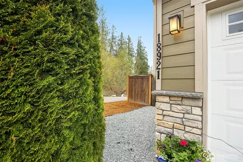 Exterior - 18921 10th Dr SE, Bothell, WA 98012 photo 2 of 5