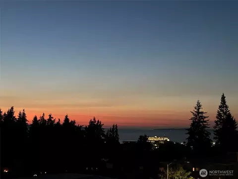 1005 5th Ave S #301, Edmonds, WA 98020