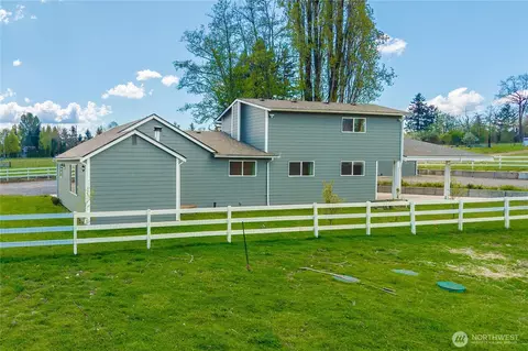 Exterior - 39805 212th Ave SE, Enumclaw, WA 98022 photo 4 of 11