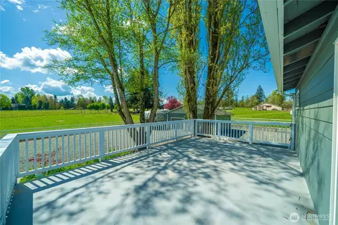 Exterior - 39805 212th Ave SE, Enumclaw, WA 98022 photo 8 of 11
