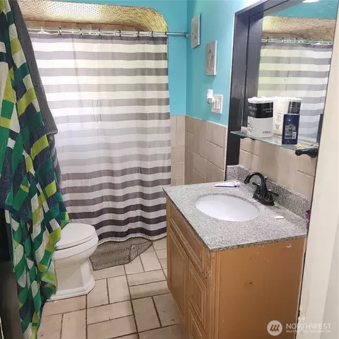 Bath - 818 8th Ave, Longview, WA 98632 photo 1 of 4