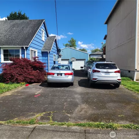 Exterior - 818 8th Ave, Longview, WA 98632 photo 1 of 3