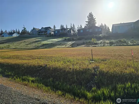 60 E Virgil Dr W, Allyn, WA 98524