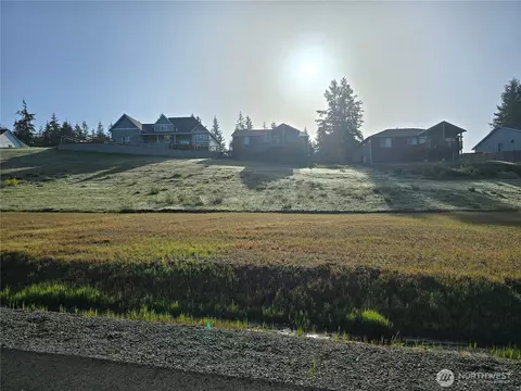 70 E Virgil Dr W, Allyn, WA 98524