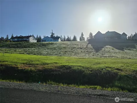 90 E Virgil Dr W, Allyn, WA 98524