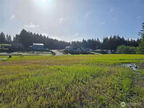 140 E Donbob Ln, Allyn, WA 98524