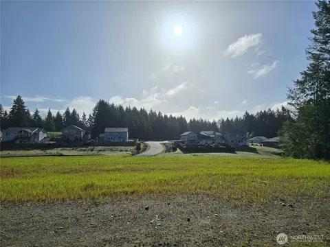 150 E Donbob Ln, Allyn, WA 98524