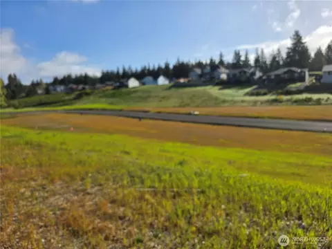 111 E Donbob Ln, Allyn, WA 98524