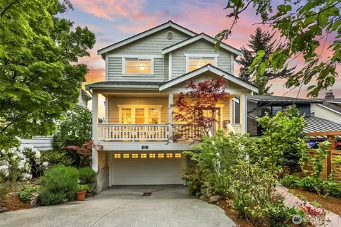 621 NE 77th St, Seattle, WA 98115