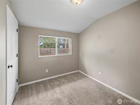 Bedroom - 43622 228th Ave SE, Enumclaw, WA 98022 photo 2 of 4