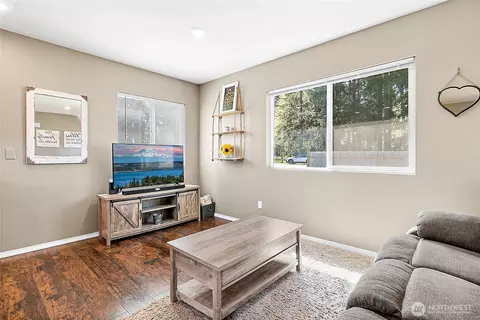 Living - 43622 228th Ave SE, Enumclaw, WA 98022 photo 1 of 2