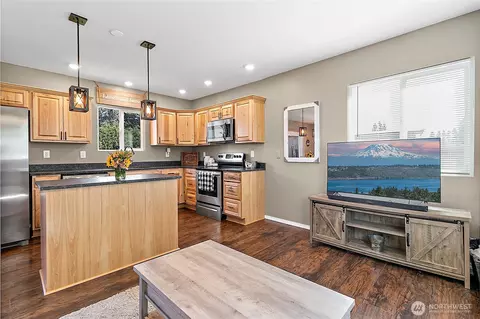 Kitchen - 43622 228th Ave SE, Enumclaw, WA 98022 photo 1 of 2