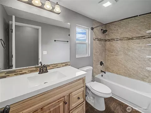 Bath - 43622 228th Ave SE, Enumclaw, WA 98022 photo 1 of 3