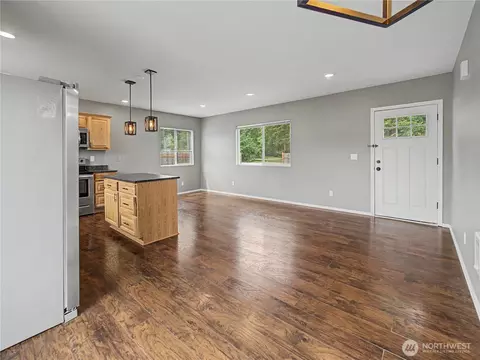 Living - 43622 228th Ave SE, Enumclaw, WA 98022 photo 4 of 4