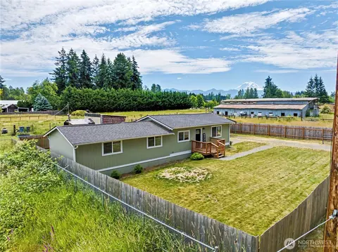 Exterior - 43622 228th Ave SE, Enumclaw, WA 98022 photo 4 of 7