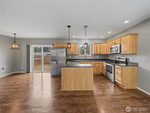 Kitchen - 43622 228th Ave SE, Enumclaw, WA 98022 photo 1 of 4
