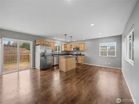 Living - 43622 228th Ave SE, Enumclaw, WA 98022 photo 1 of 4