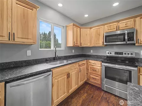 Kitchen - 43622 228th Ave SE, Enumclaw, WA 98022 photo 4 of 4