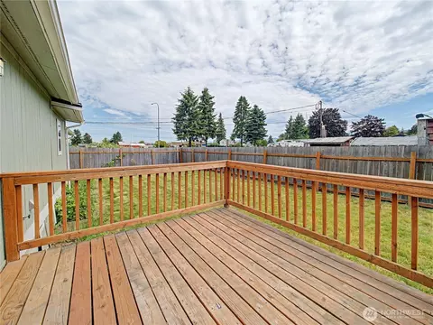 Exterior - 43622 228th Ave SE, Enumclaw, WA 98022 photo 2 of 7