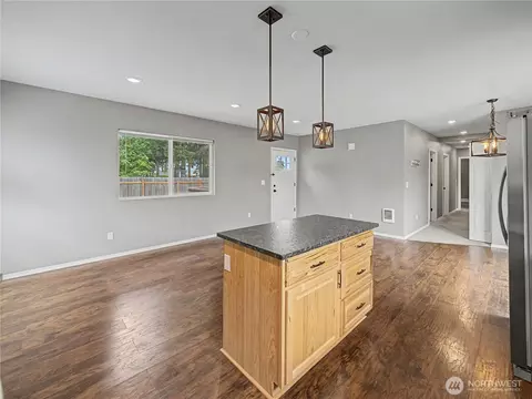 Living - 43622 228th Ave SE, Enumclaw, WA 98022 photo 3 of 4