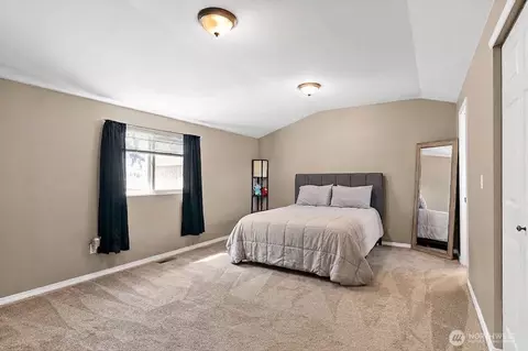Bedroom - 43622 228th Ave SE, Enumclaw, WA 98022 photo 2 of 3