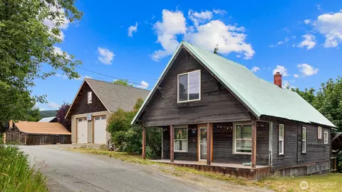 313 S 2nd St, Roslyn, WA 98941