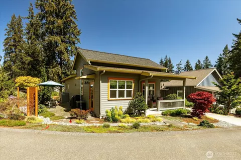 233 Clover Ct, Langley, WA 98260