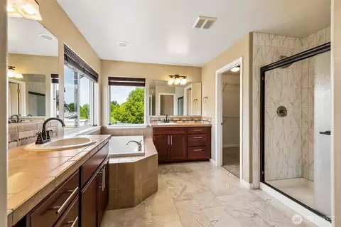 Bath - 2918 146th Ave E, Sumner, WA 98390 photo 3 of 3