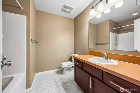 Bath - 2918 146th Ave E, Sumner, WA 98390 photo 2 of 3