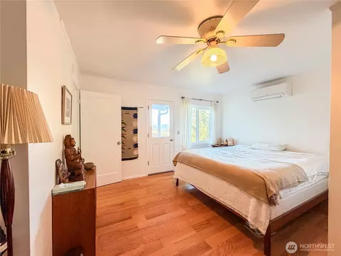 Bedroom - 4622 Deer Harbor Rd, Eastsound, WA 98245 photo 3 of 6