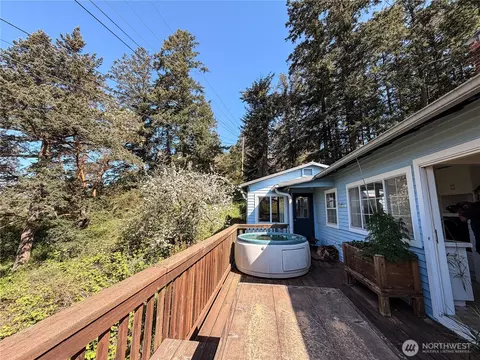 Exterior - 4622 Deer Harbor Rd, Eastsound, WA 98245 photo 3 of 5