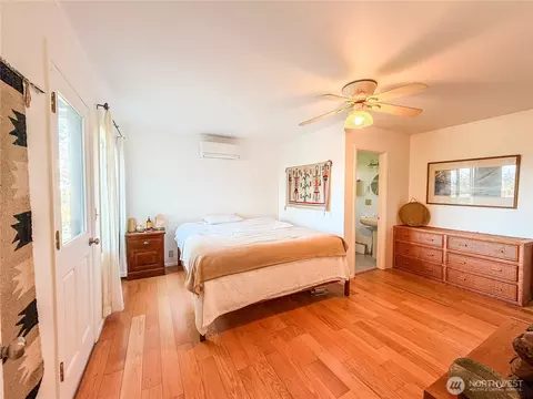 Bedroom - 4622 Deer Harbor Rd, Eastsound, WA 98245 photo 2 of 6