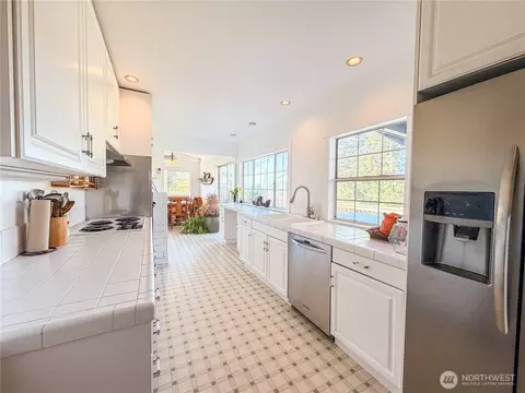 Kitchen - 4622 Deer Harbor Rd, Eastsound, WA 98245 photo 2 of 2