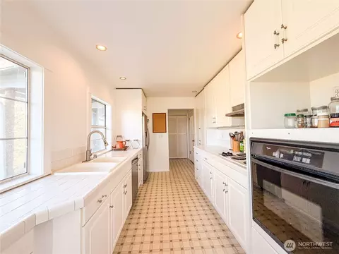 Kitchen - 4622 Deer Harbor Rd, Eastsound, WA 98245 photo 1 of 2