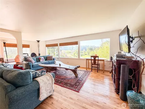 Living - 4622 Deer Harbor Rd, Eastsound, WA 98245 photo 2 of 6
