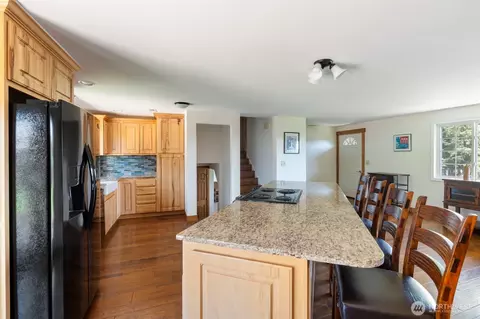 Kitchen - 124 Gunnell Rd, Winlock, WA 98596 photo 3 of 3