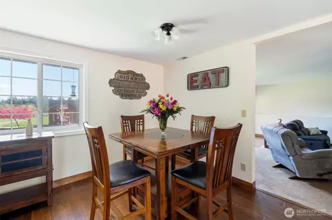 Dining - 124 Gunnell Rd, Winlock, WA 98596 photo 1 of 2