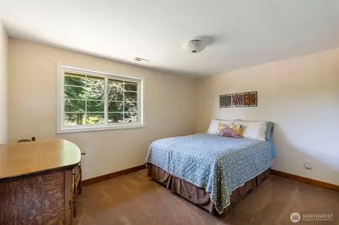 Bedroom - 124 Gunnell Rd, Winlock, WA 98596 photo 4 of 4